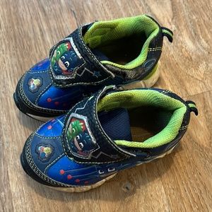Size 7 Light-up PJ Mask Shoes